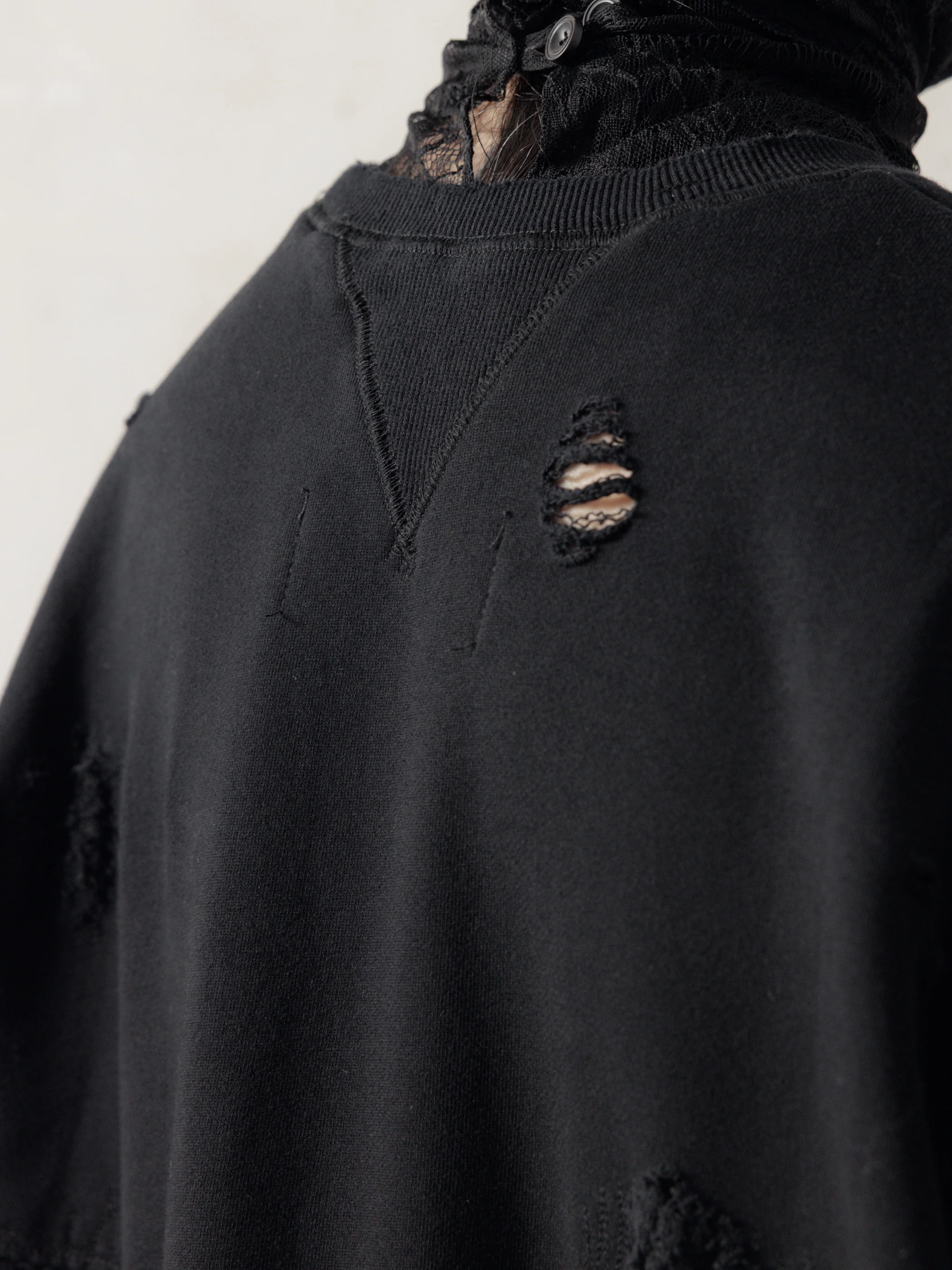 25FW｜Double V Destroyed Sweater (Black) - Image 4