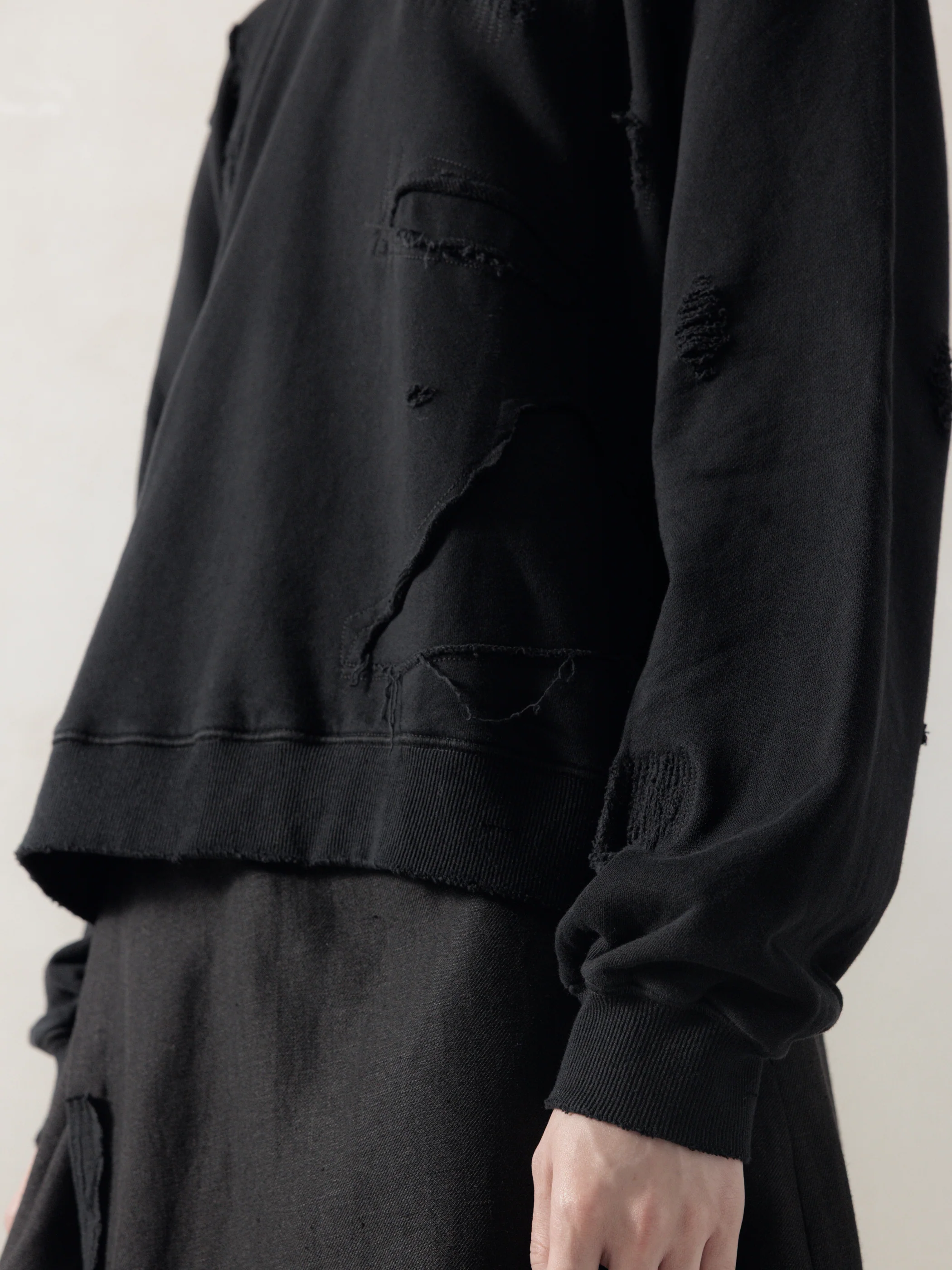 25FW｜Double V Destroyed Sweater (Black) - Image 8