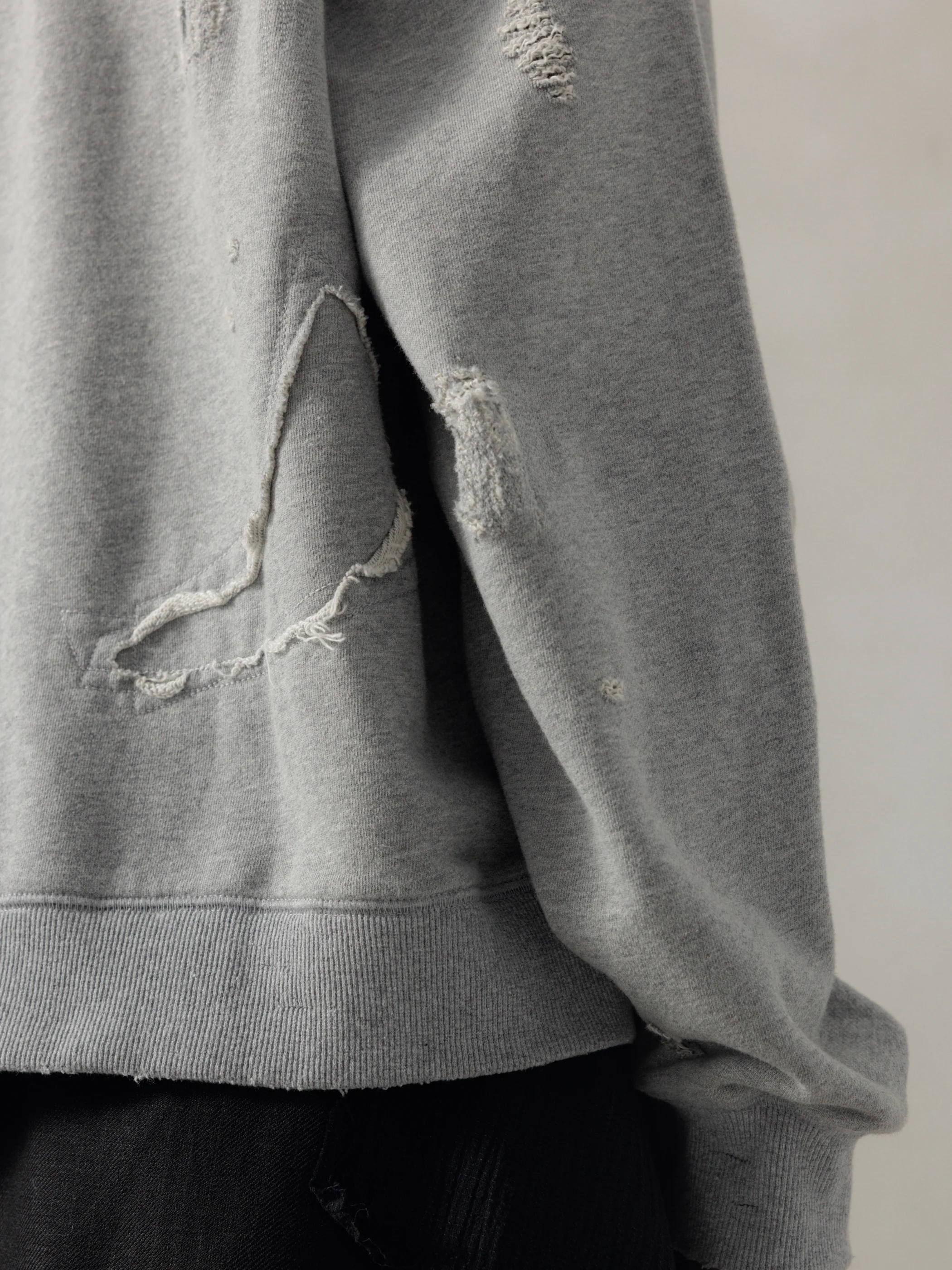 25FW|Double V Destroyed Sweater (Grey) - Image 4