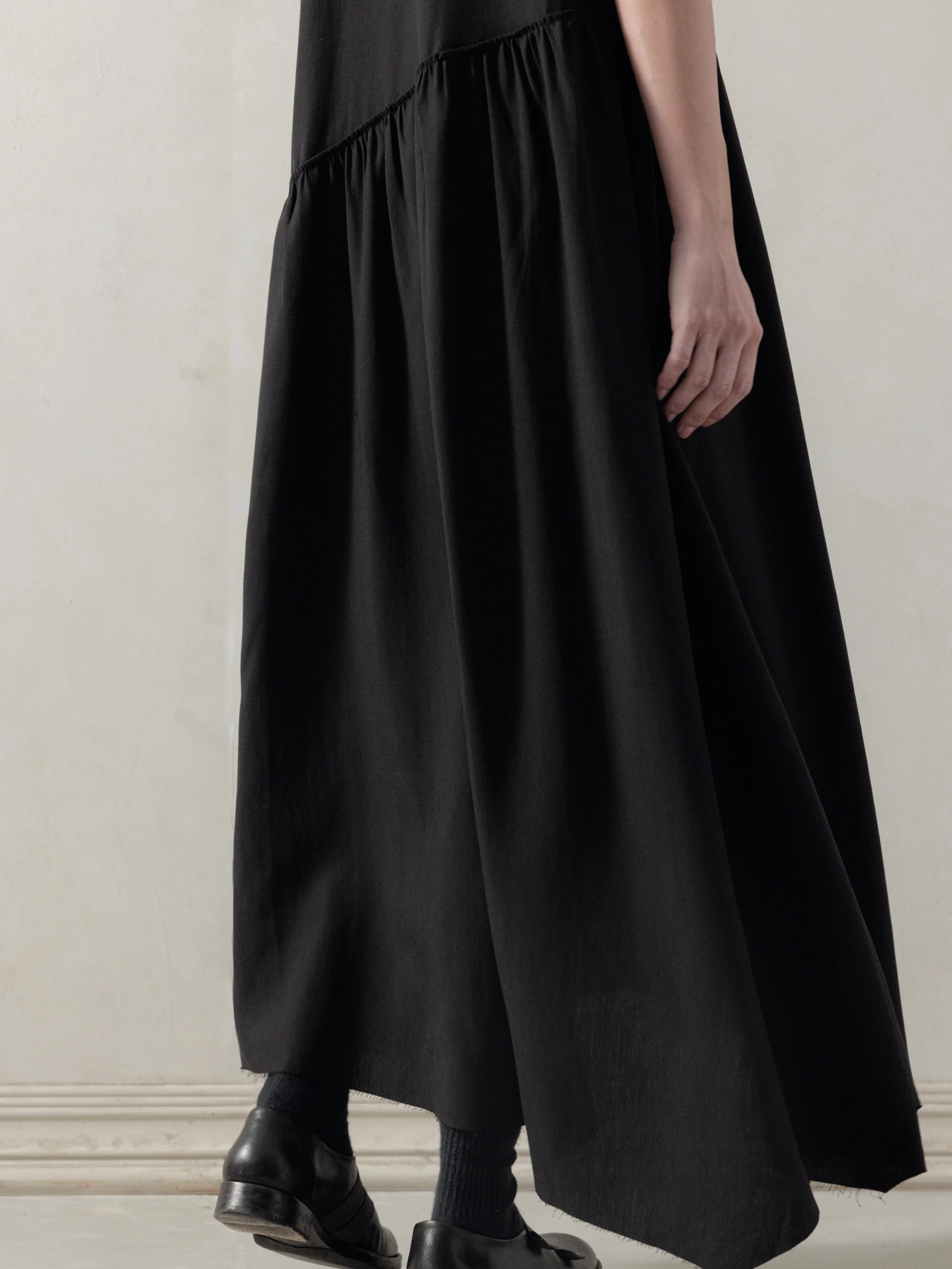 25FW WMS|Comfort Midi Dress (Black) - Image 4