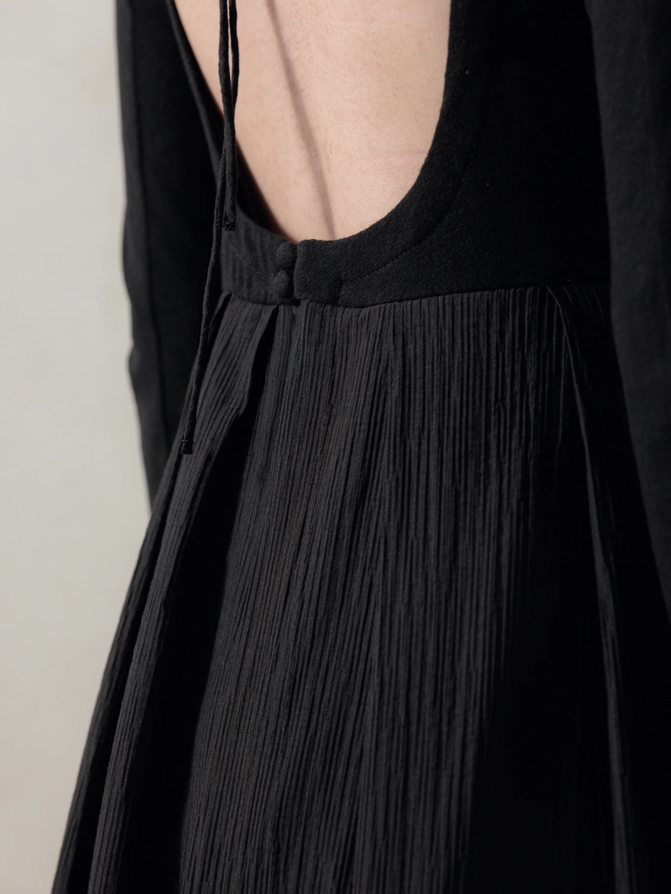 25FW WMS｜Cut-out Dress - Image 4
