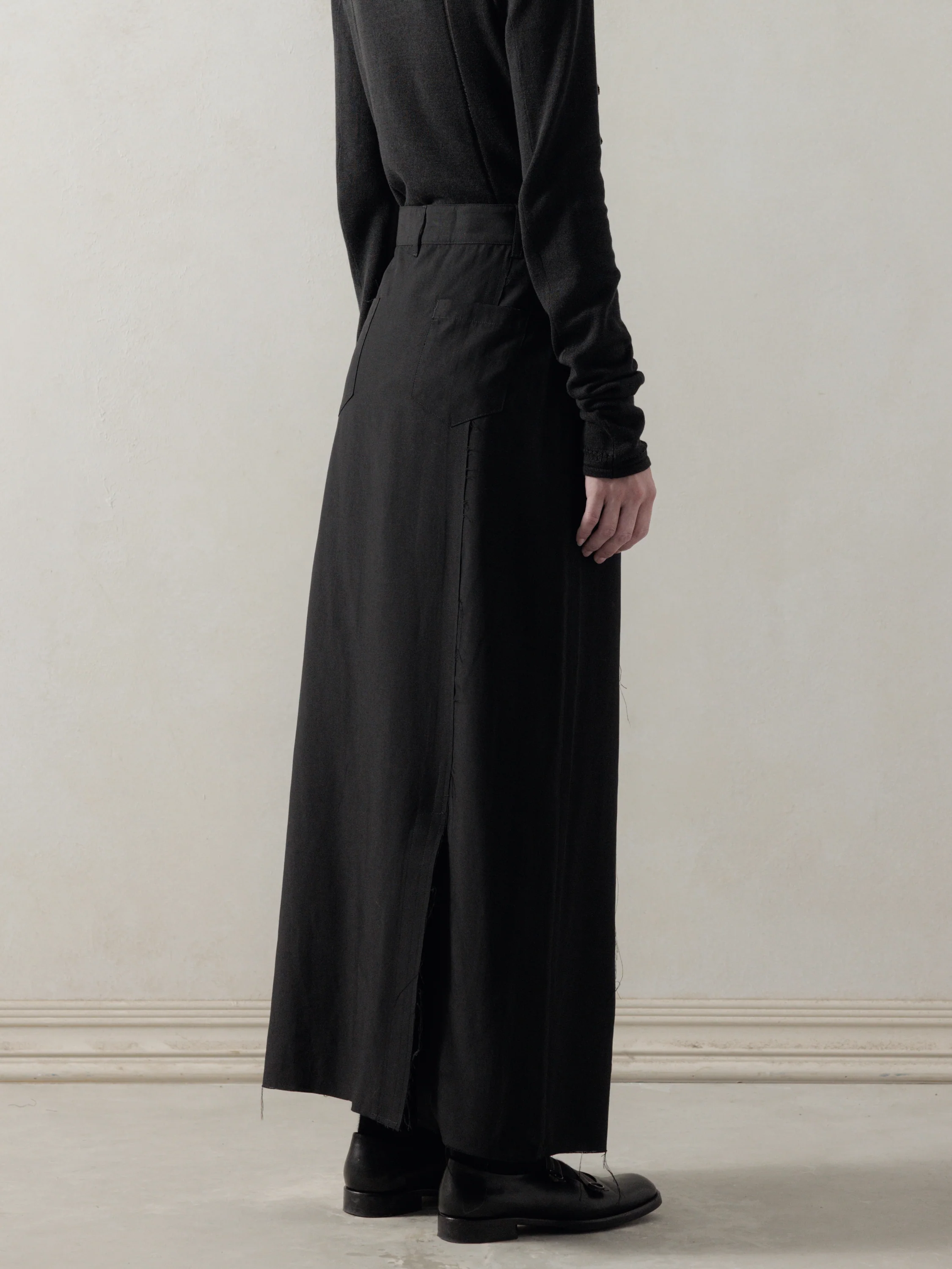 25FW WMS|Frayed Skirt (Black) - Image 3