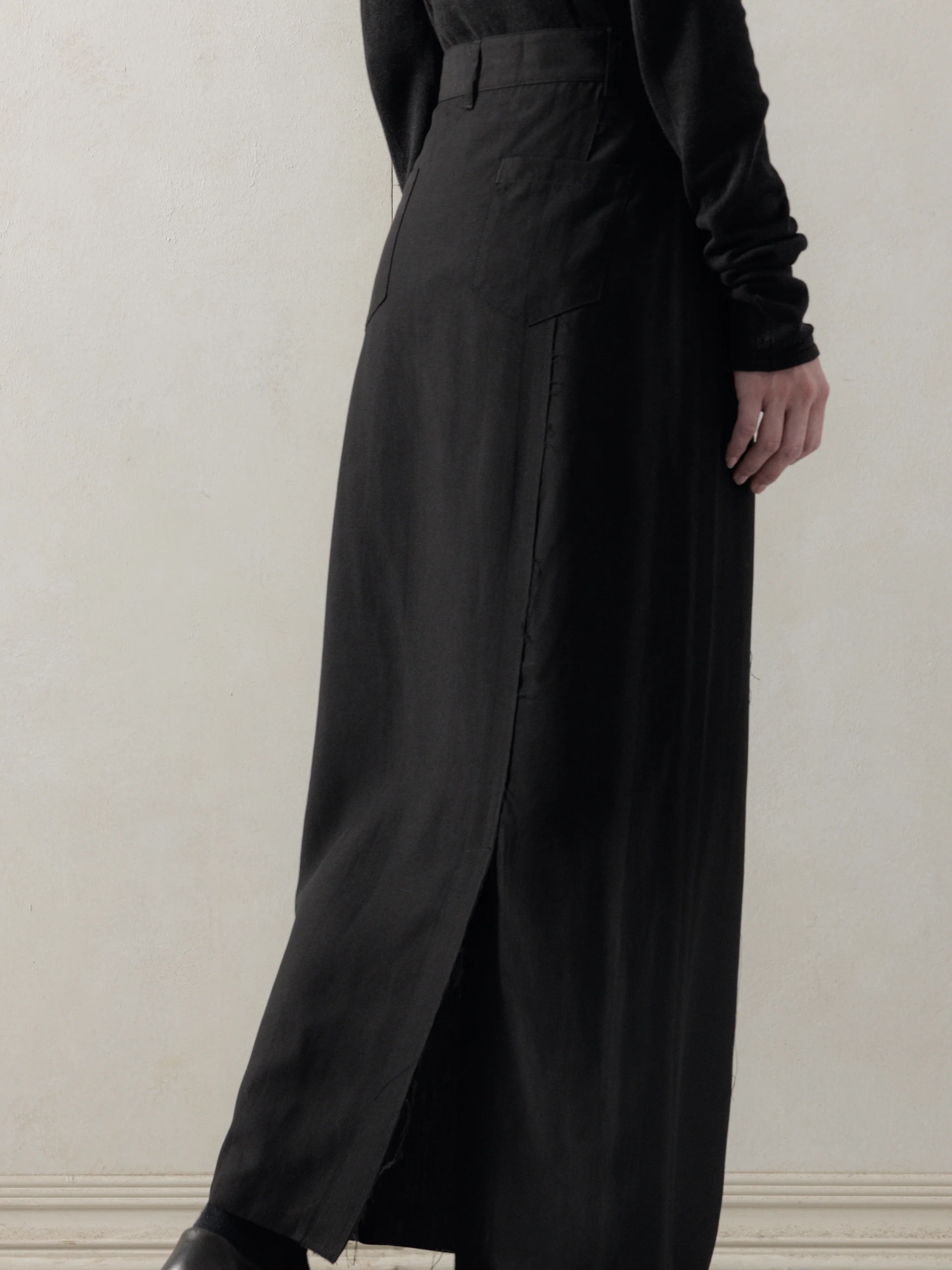 25FW WMS|Frayed Skirt (Black) - Image 4