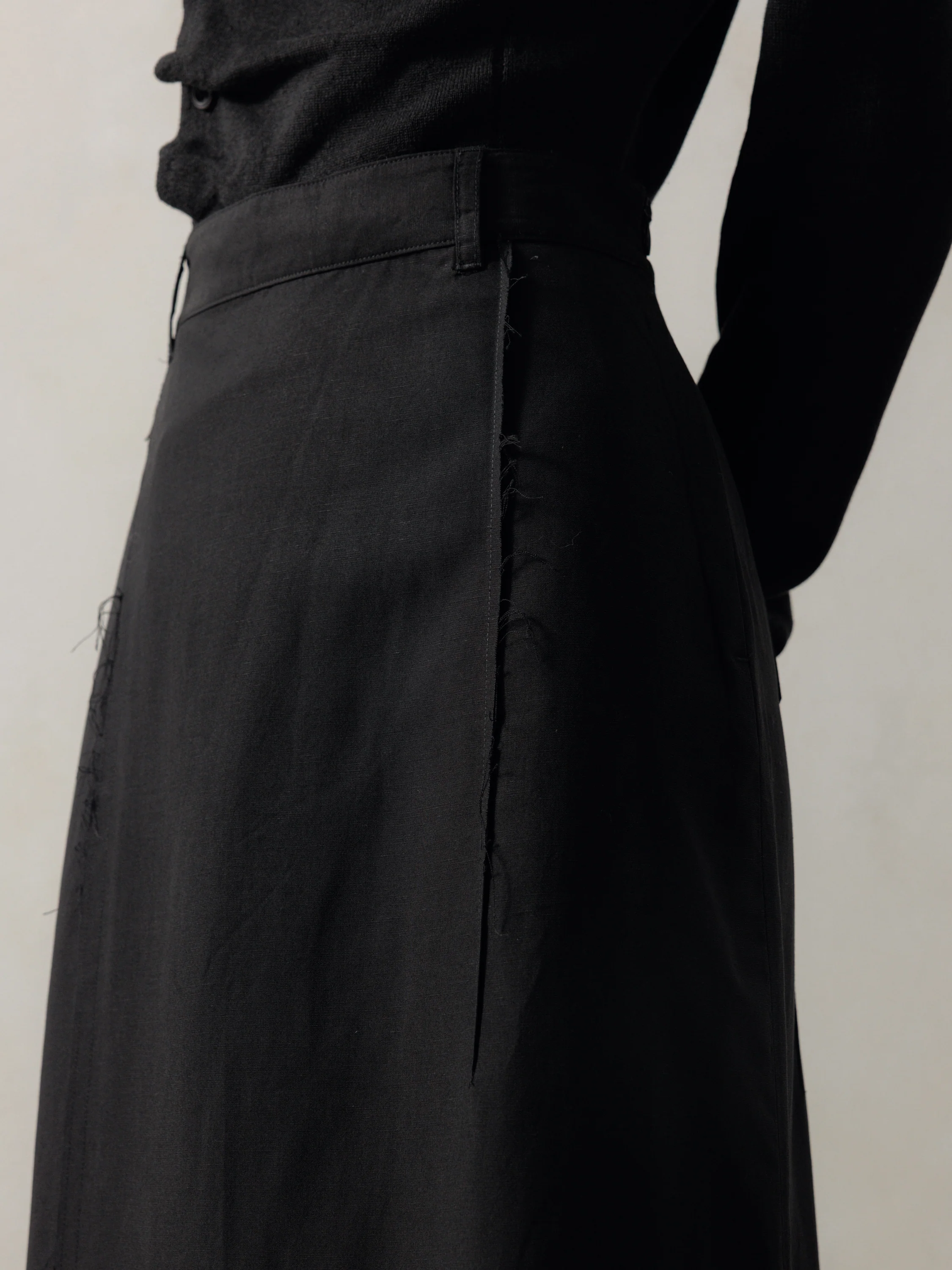 25FW WMS|Frayed Skirt (Black) - Image 5