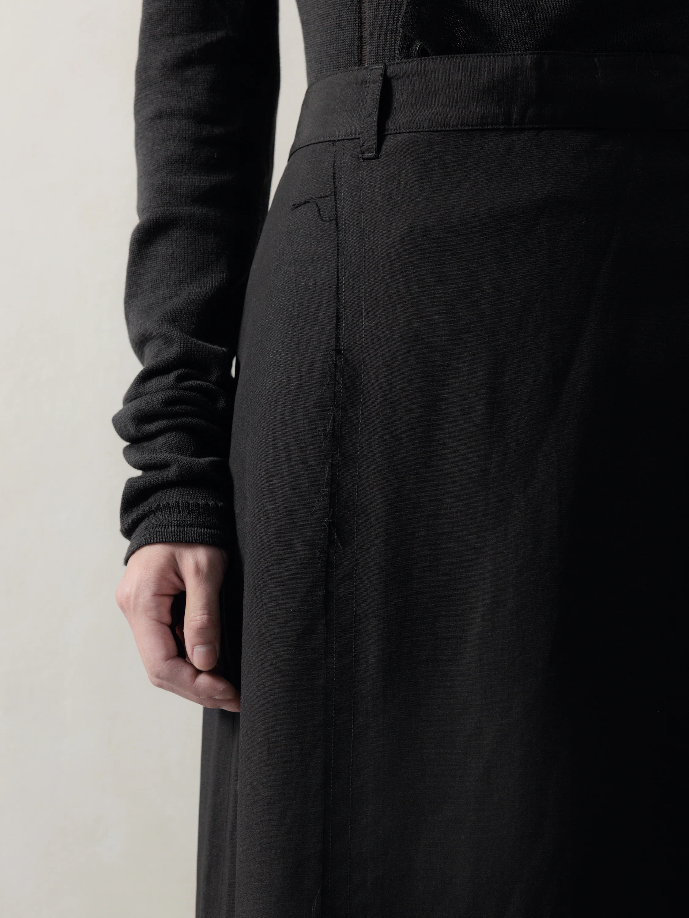 25FW WMS|Frayed Skirt (Black) - Image 6
