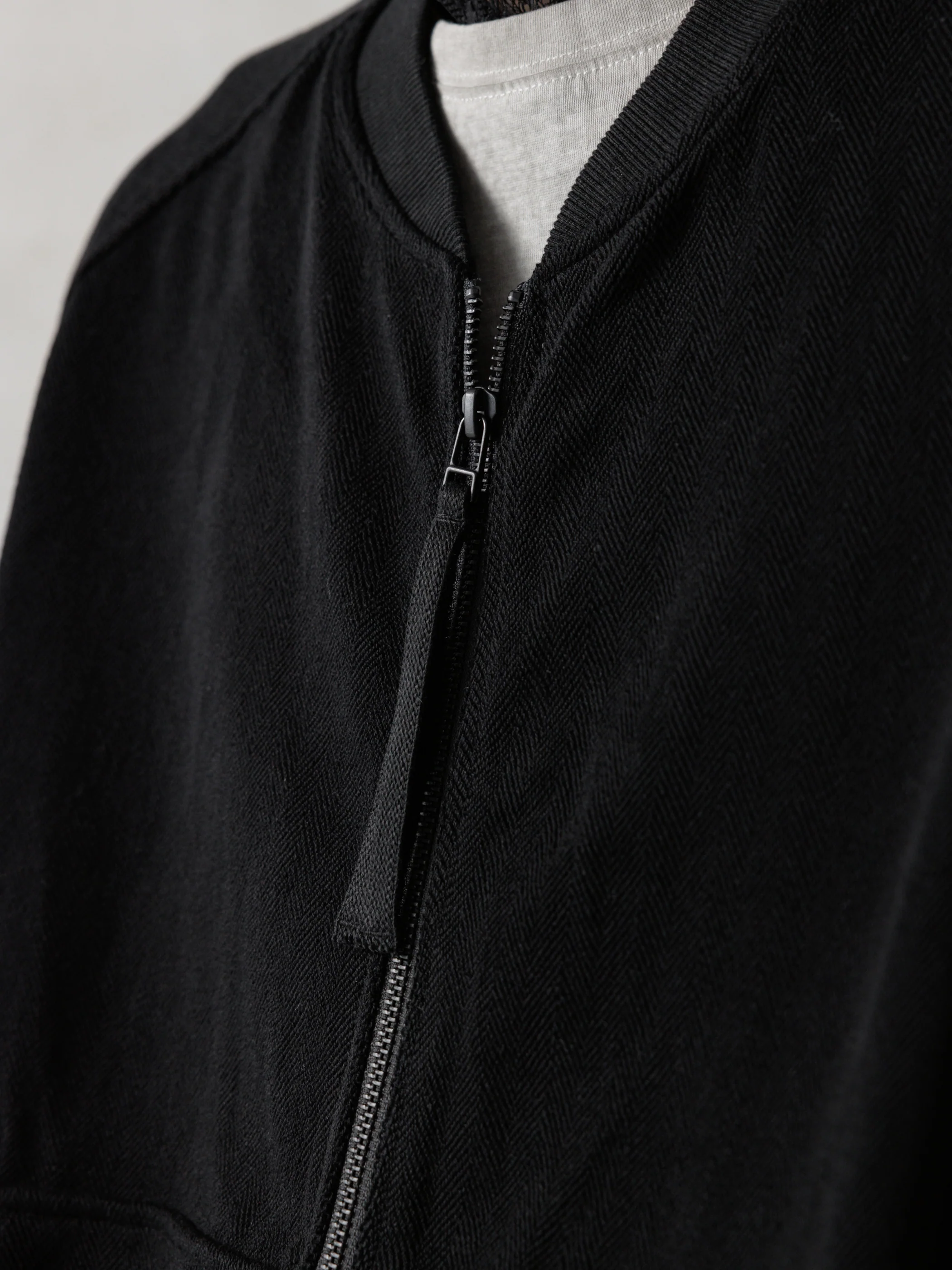 25SS｜Inverted Zip-up (Black) - Image 4