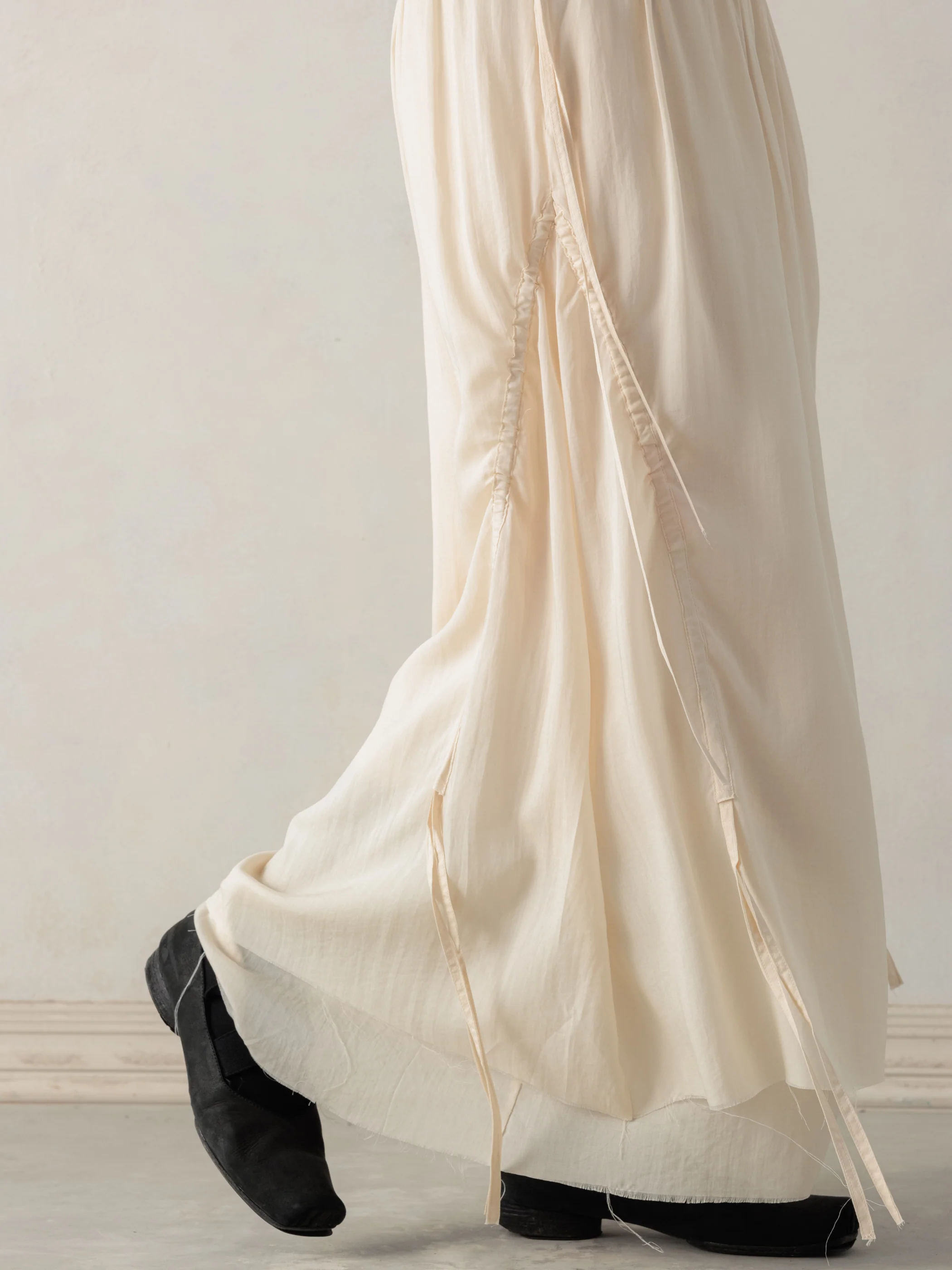 26SS WMS｜Cotton Pleated Midi Skirt (Beige) - Image 4