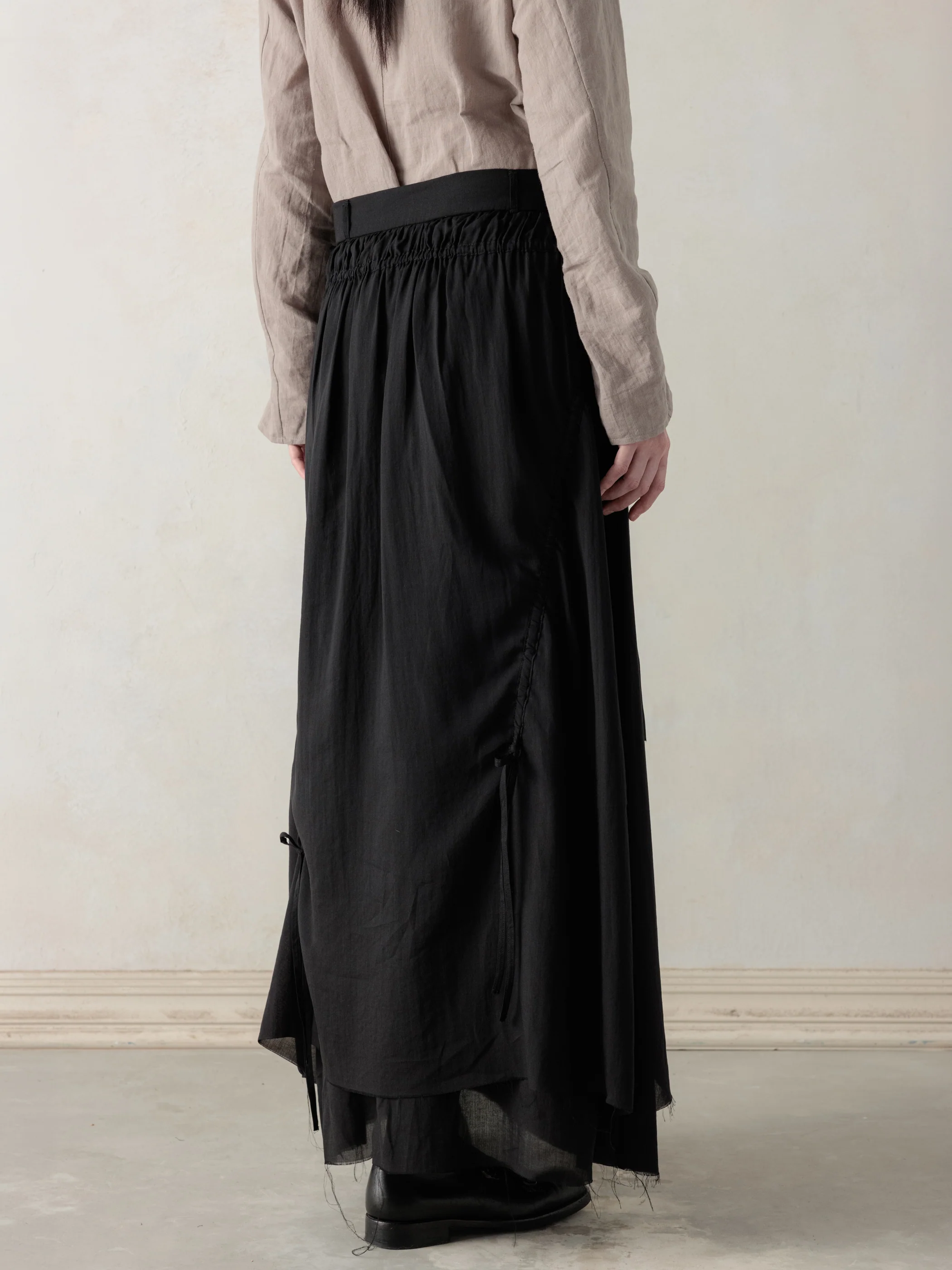 26SS WMS｜Cotton Pleated Midi Skirt (Black) - Image 3