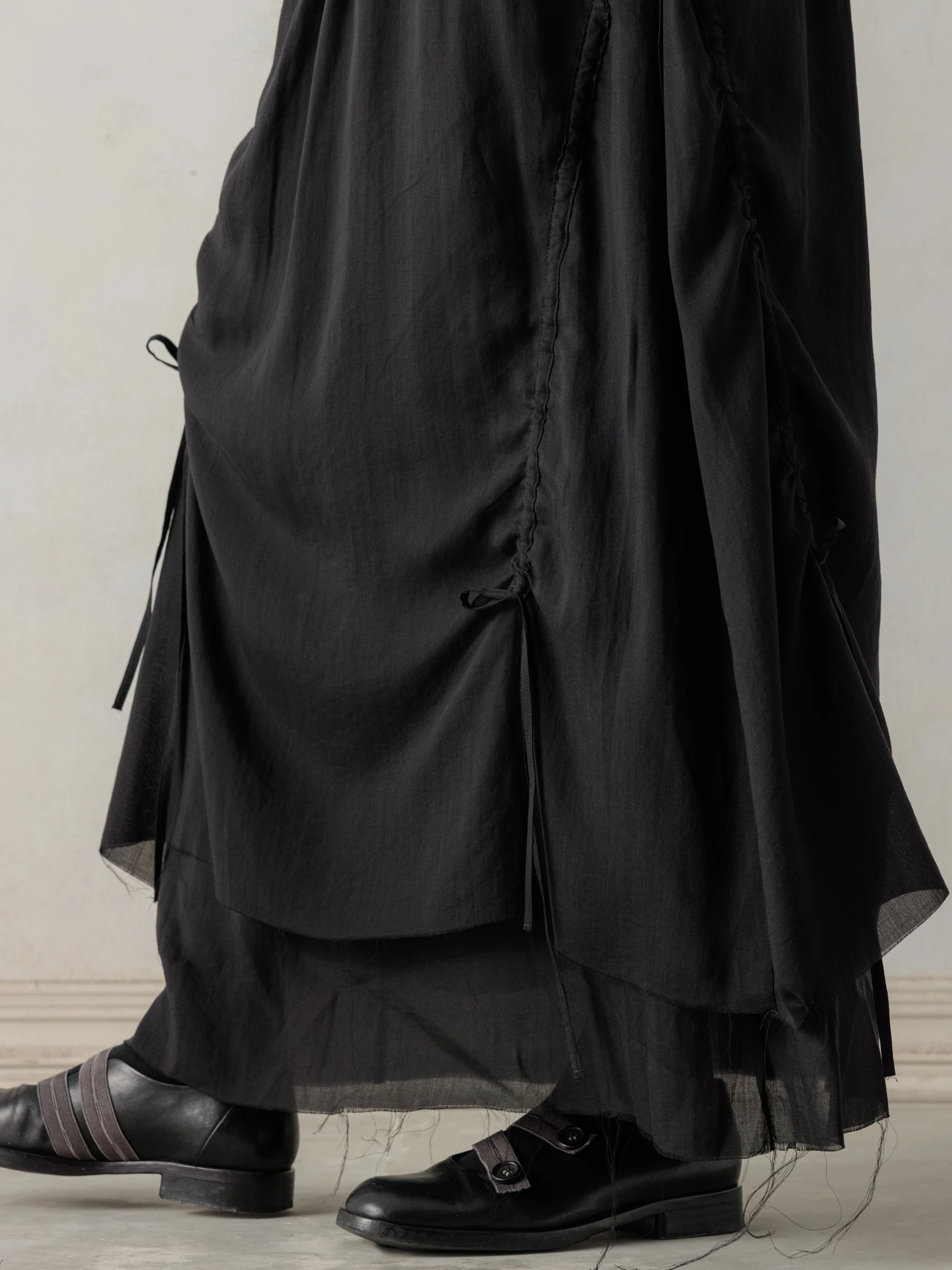 26SS WMS｜Cotton Pleated Midi Skirt (Black) - Image 5