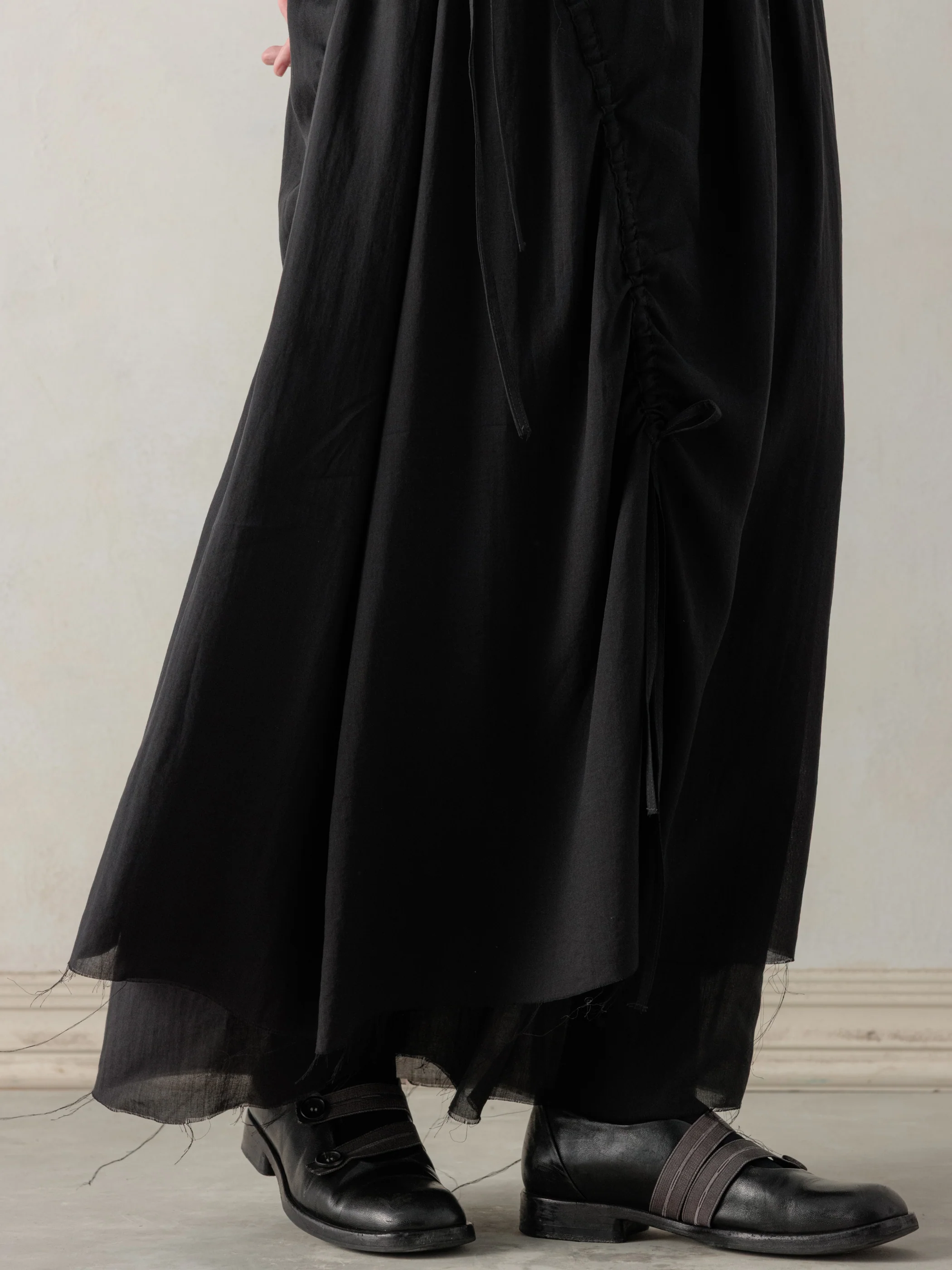 26SS WMS｜Cotton Pleated Midi Skirt (Black) - Image 6