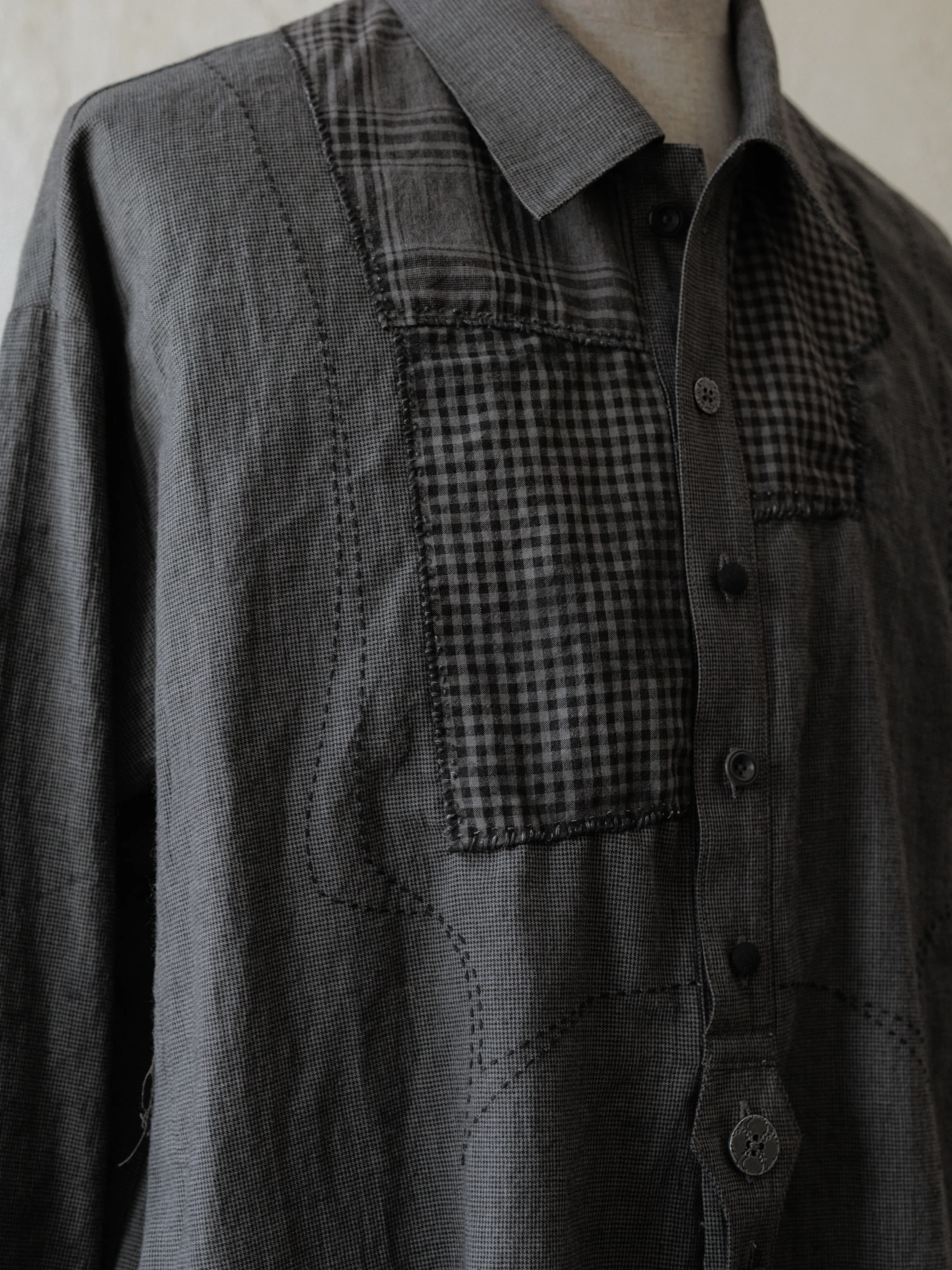 Forgotten Materials｜0222 / Grandpa's Repaired Shirt (Dark Grey) - Image 6