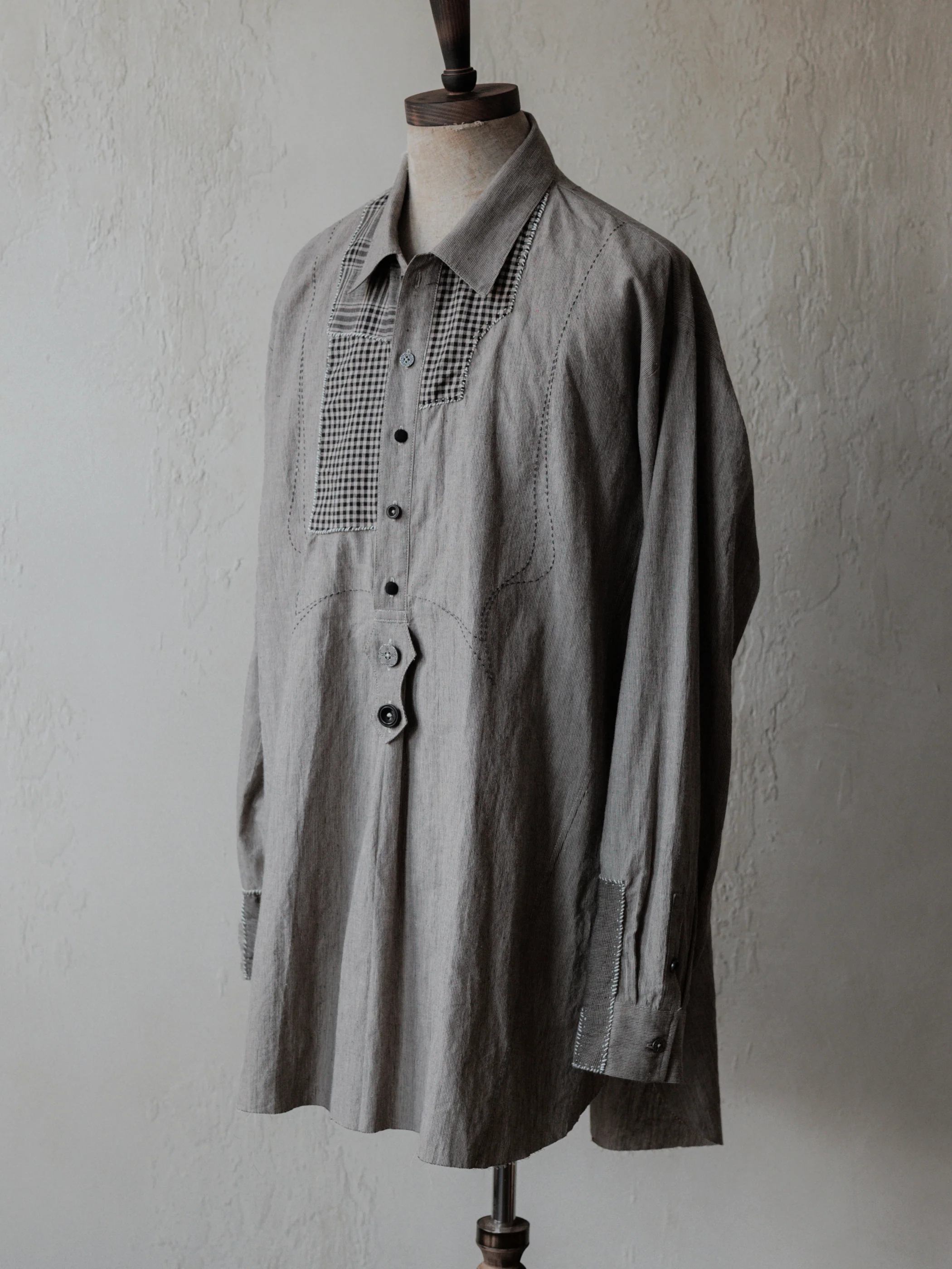 Forgotten Materials|0222 / Grandpa's Repaired Shirt (Grey)