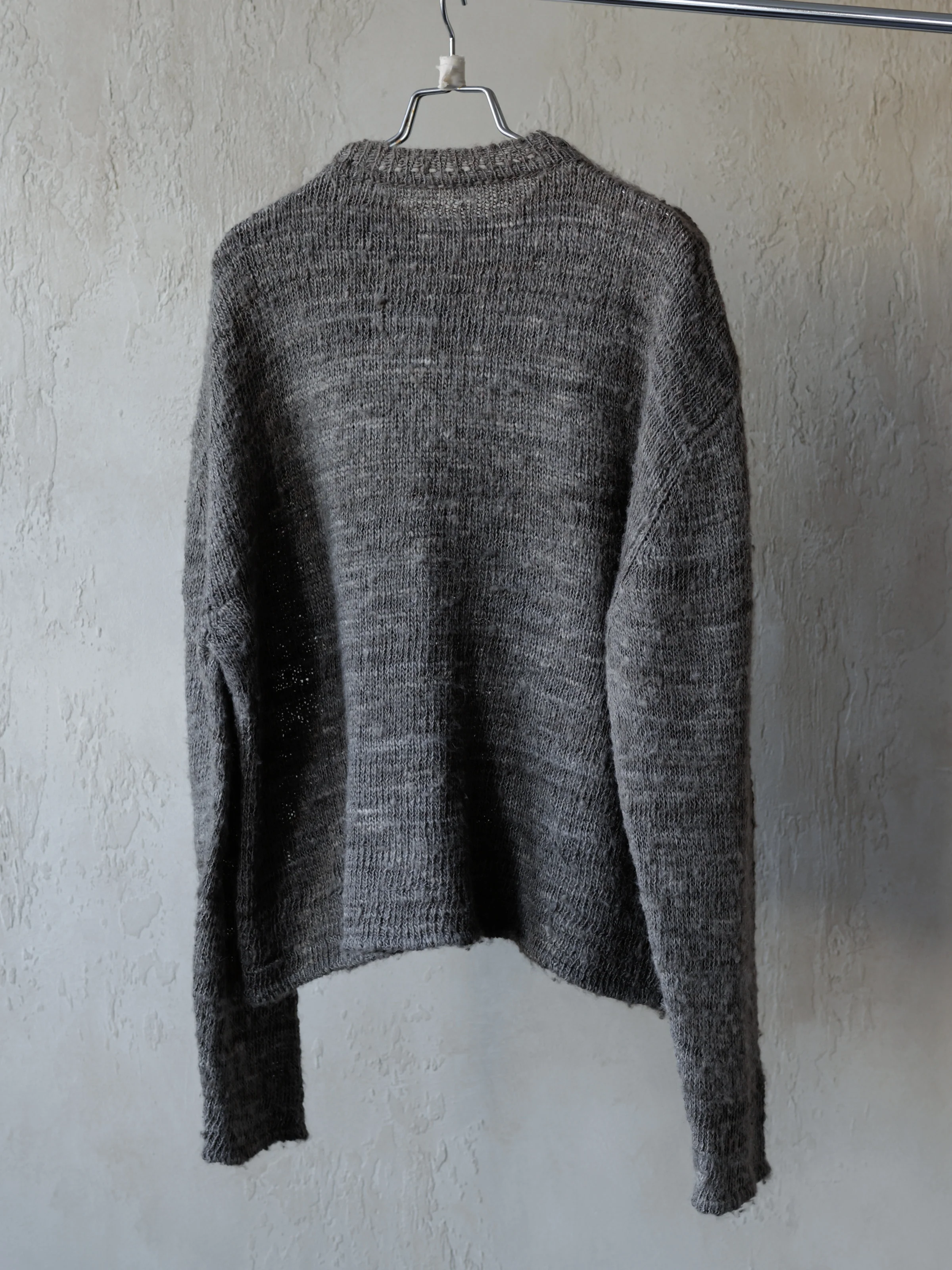 Forgotten Materials｜Tussah Silk Handspun Yarn Top (Natural Dyed Dark Grey) - Image 4